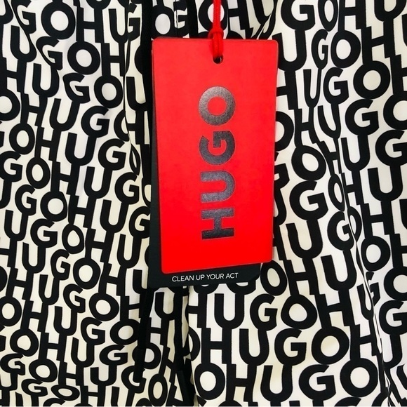 NWT LOGO-PRINT QUICK-DRYING SWIM SHORTS WITH BRANDED LABEL - Picture 6 of 10